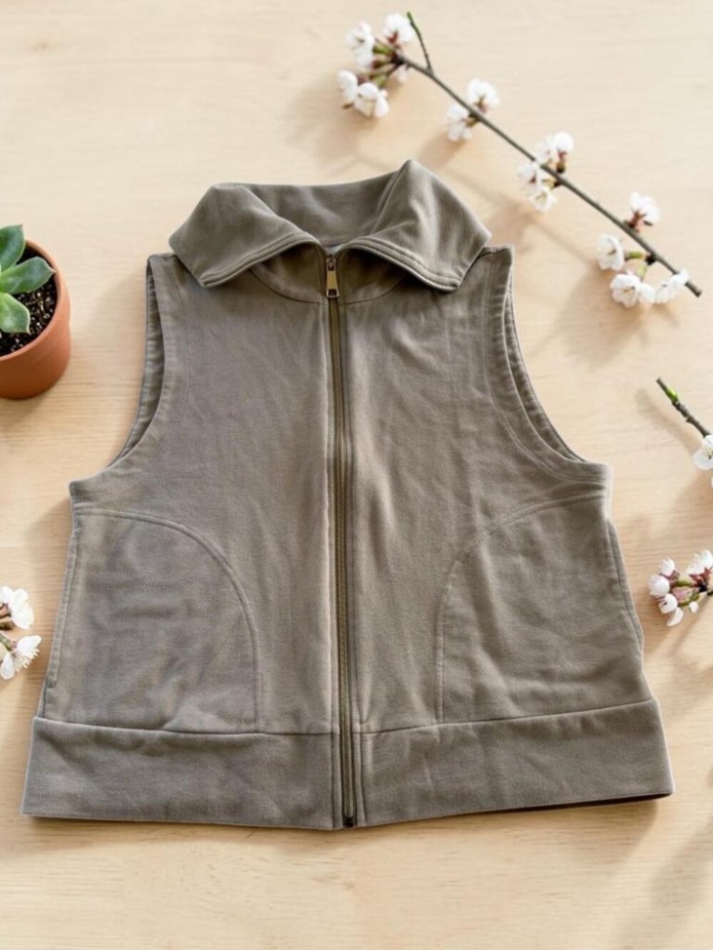 Christopher & Banks Sleeveless Zip Up Knit Vest Beige Gold Zipper Womens P/L